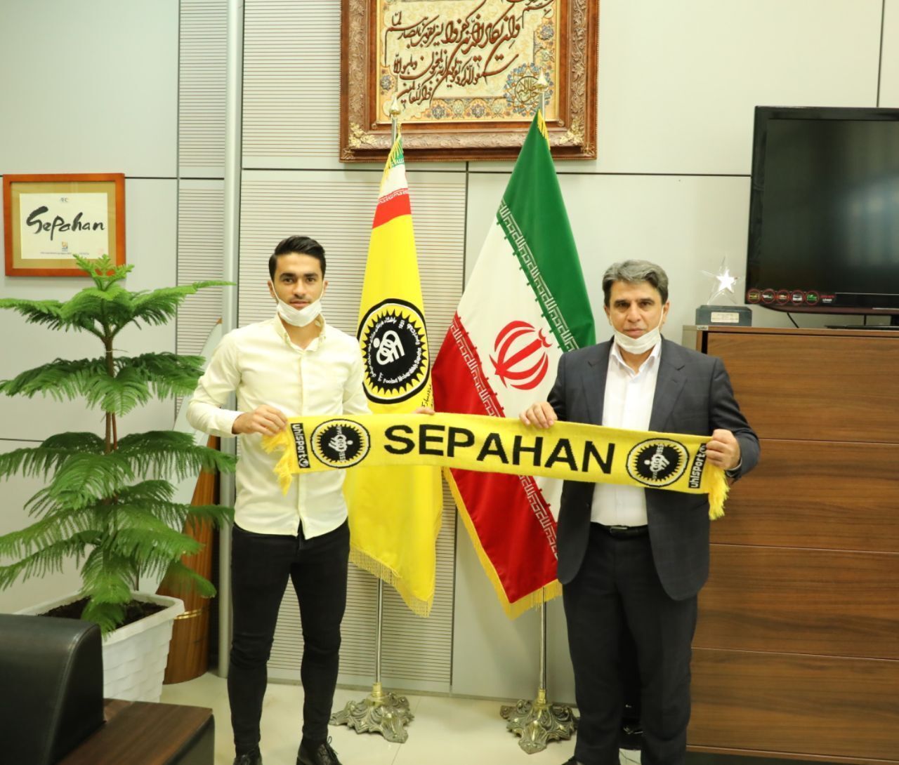 تمدید قرار داد محمد کریمی با طلایی پوشان سپاهان