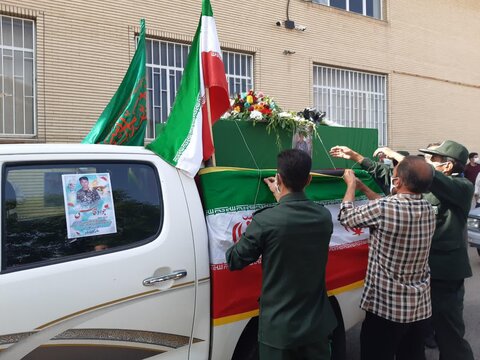 تشییع و خاکسپاری شهید مدافع حرم در کاشان تشییع و خاکسپاری شهید مدافع حرم در کاشان