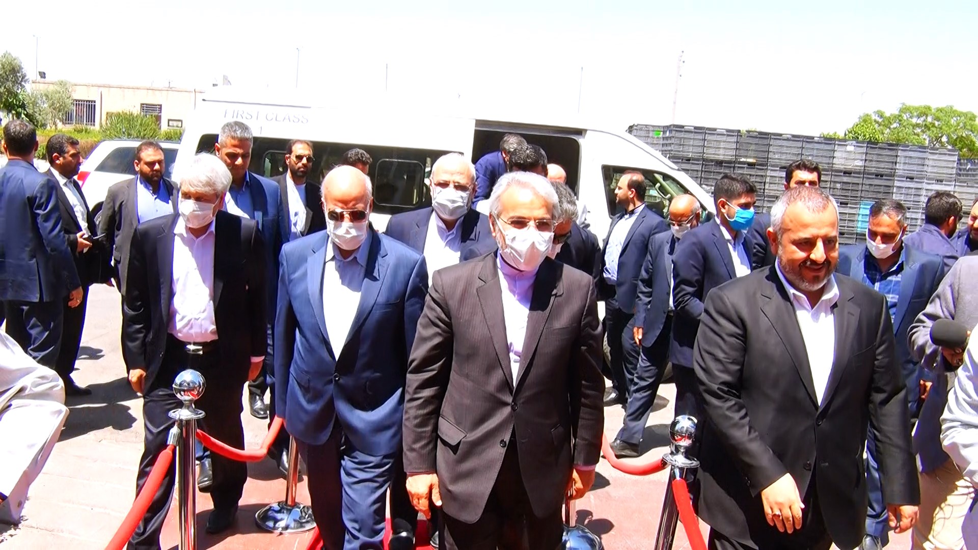 بازدید معاون رئیس جمهور از کارخانه اسنوا