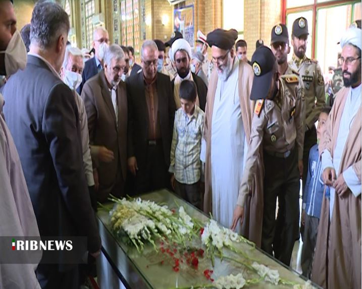 گلباران مزار شهدای حادثه هفتم تیر در بهشت زهرا (س) گلباران مزار شهدای حادثه هفتم تیر در بهشت زهرا (س)