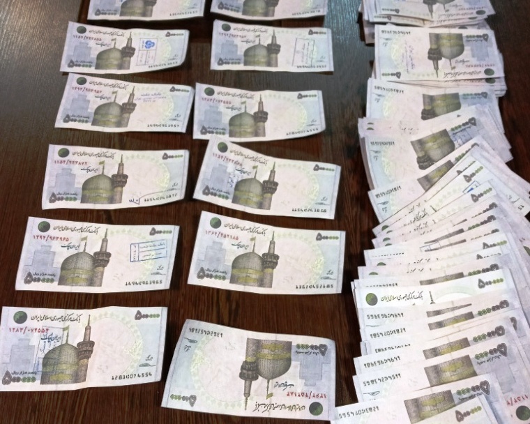 چک پولهای که جعلی از آب درامد چک پولهای که جعلی از آب درامد