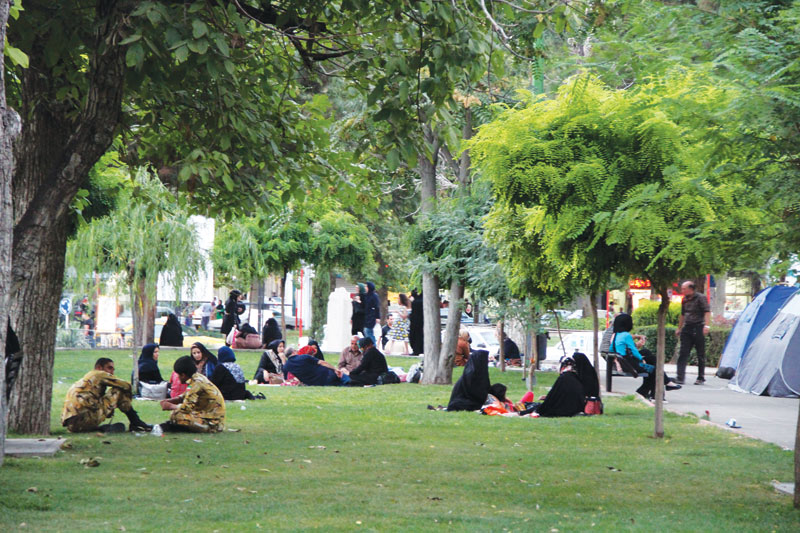 توپ در زمین کرونا؛ تدبیر در زمین مردم و مسئولان