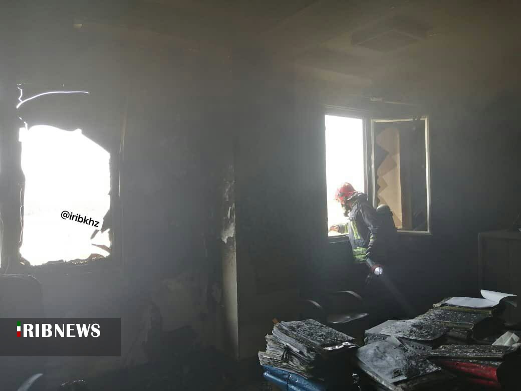 مهار زبانههای آتش در مجتمع قضایی تندگویان مهار زبانههای آتش در مجتمع قضایی تندگویان