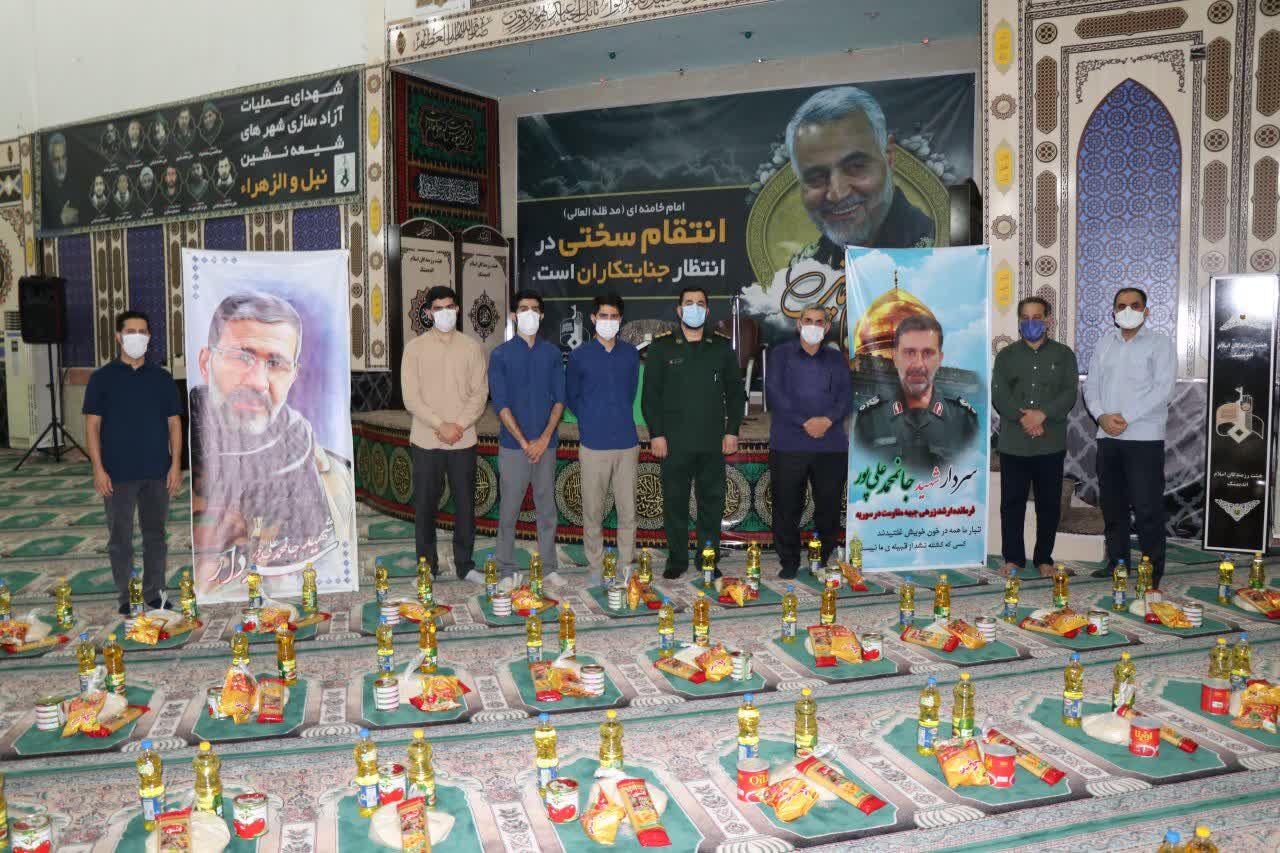 اهدای هزینه سالگرد شهید مدافع حرم به نیازمندان