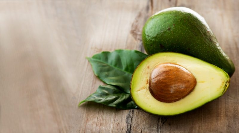 چرا هرکسی که وزن کم میکند باید آووکادو بخورد چرا هرکسی که وزن کم میکند باید آووکادو بخورد