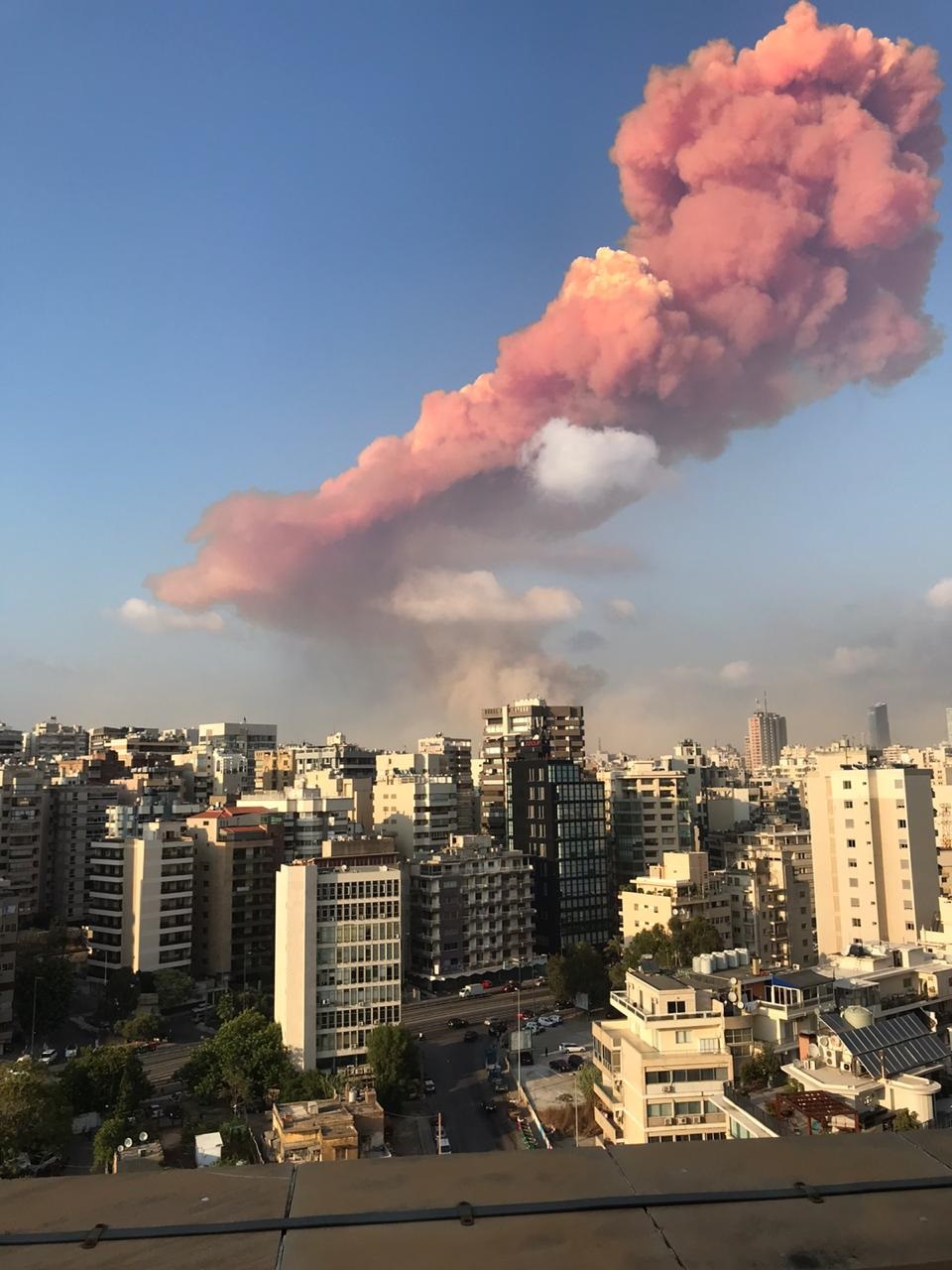 دلجویی مردم لبنان از خانوادههای آسیب دبده انفجار بیروت دلجویی مردم لبنان از خانوادههای آسیب دبده انفجار بیروت