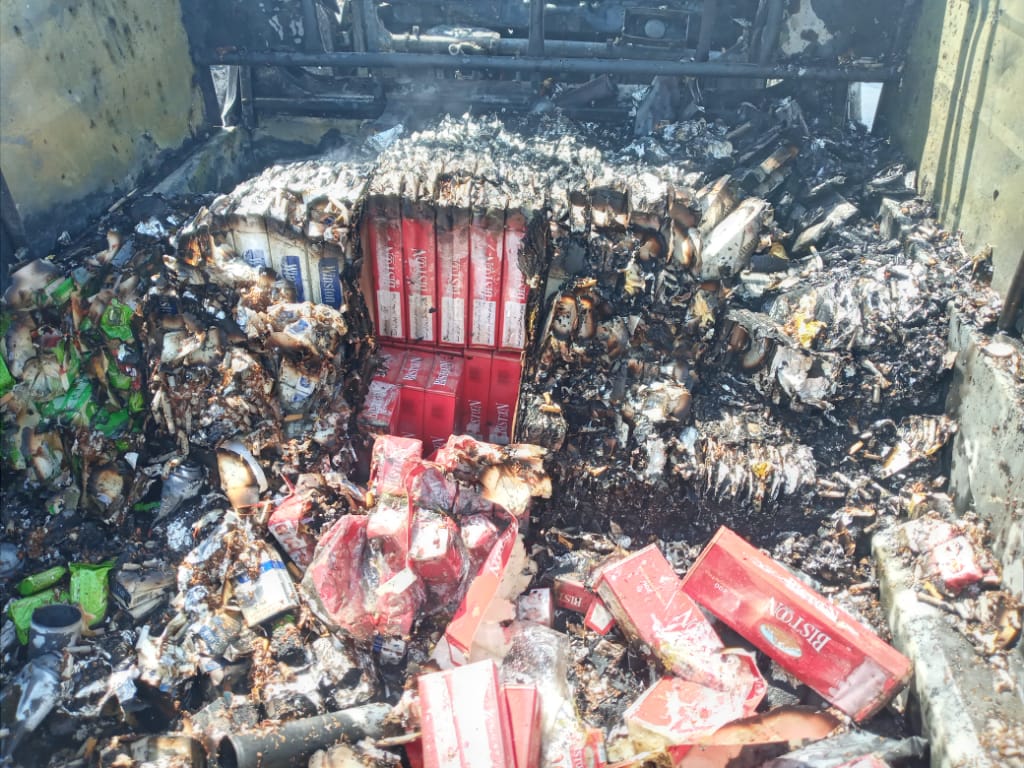 آتش سوزی خودرو پراید وانت در آزاد راه خلیج فارس آتش سوزی خودرو پراید وانت در آزاد راه خلیج فارس