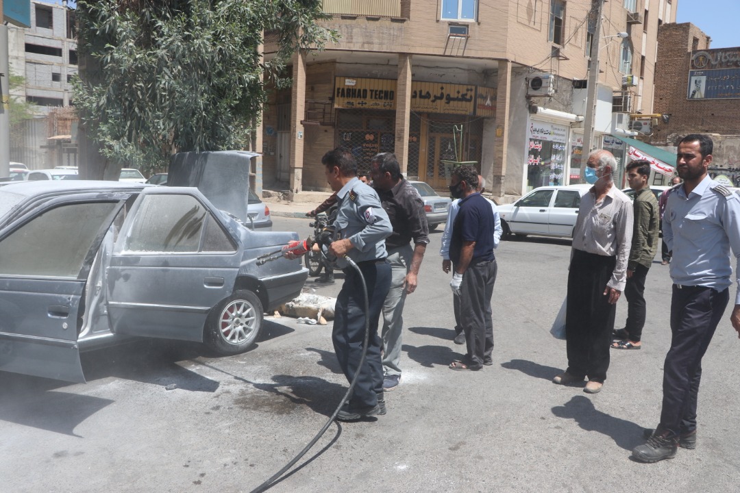 آتش گرفتن سواری پژو در اهواز آتش گرفتن سواری پژو در اهواز