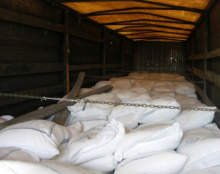 توقیف 47 تن آرد قاچاق در نيمروز