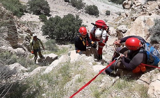 نجات ۷ کوهنورد در ارتفاعات روستای چاشم نجات ۷ کوهنورد در ارتفاعات روستای چاشم