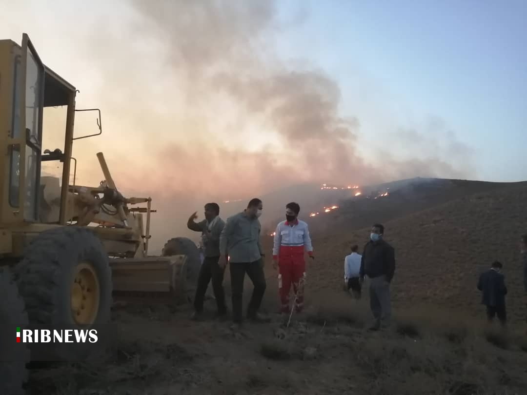 آتش سوزی در مراتع ارتفاعات سربیژن ساردوئیه جیرفت آتش سوزی در مراتع ارتفاعات سربیژن ساردوئیه جیرفت