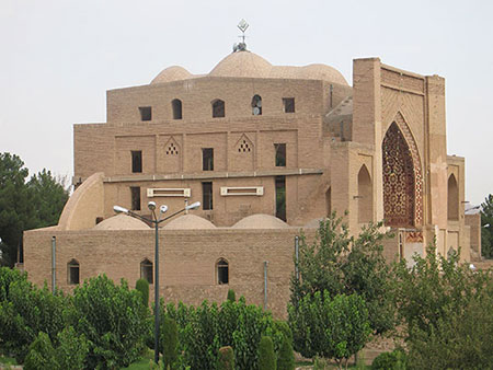 مسجدی با دو قبله