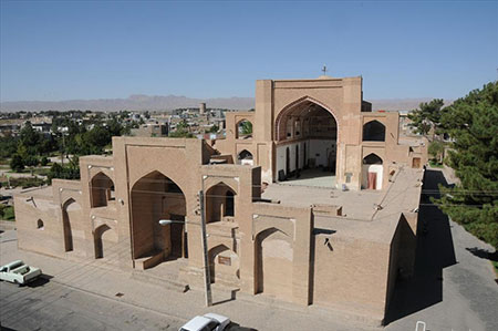 مسجدی با دو قبله