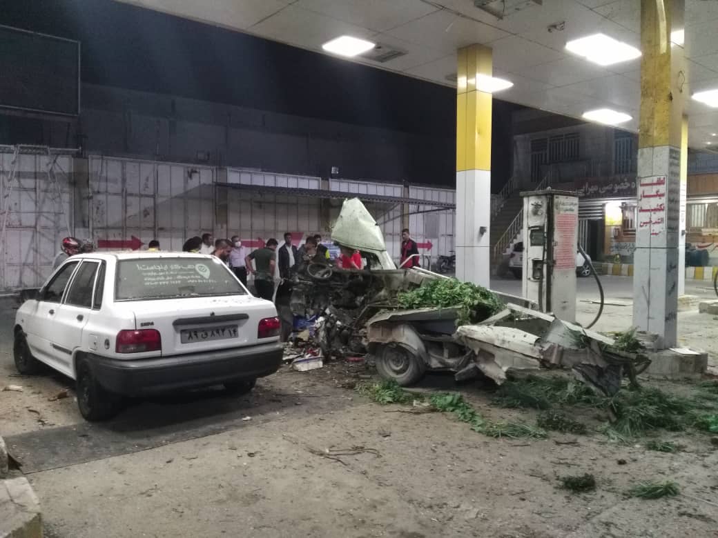 انفجار خودرو پیکان وانت در حین سوخت گیری CNG انفجار خودرو پیکان وانت در حین سوخت گیری CNG