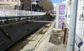 گلایه مردم دوگنبدان از رها شدن کانال هدایت آب در این شهر گلایه مردم دوگنبدان از رها شدن کانال هدایت آب در این شهر