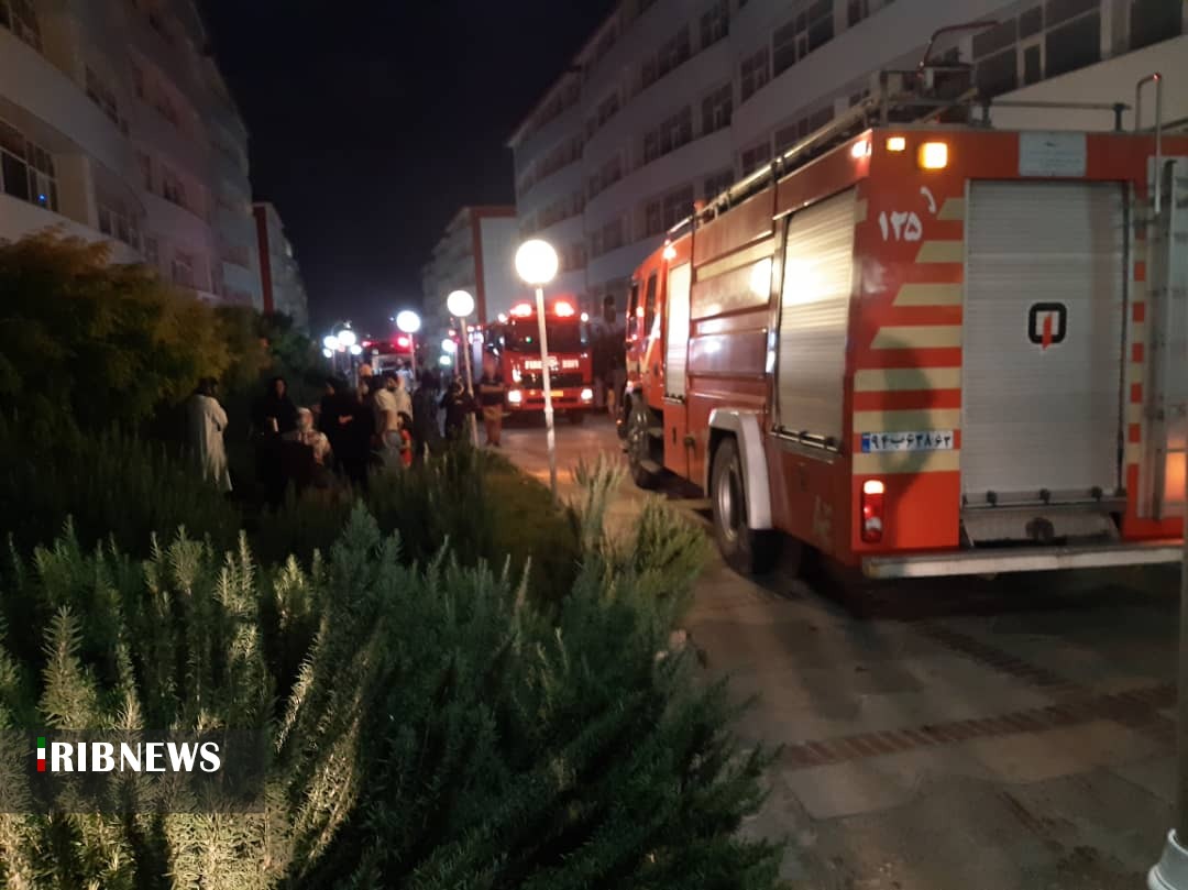 مهار آتش سوزی و نجات جان ساکنان آپارتمان در صدرا مهار آتش سوزی و نجات جان ساکنان آپارتمان در صدرا
