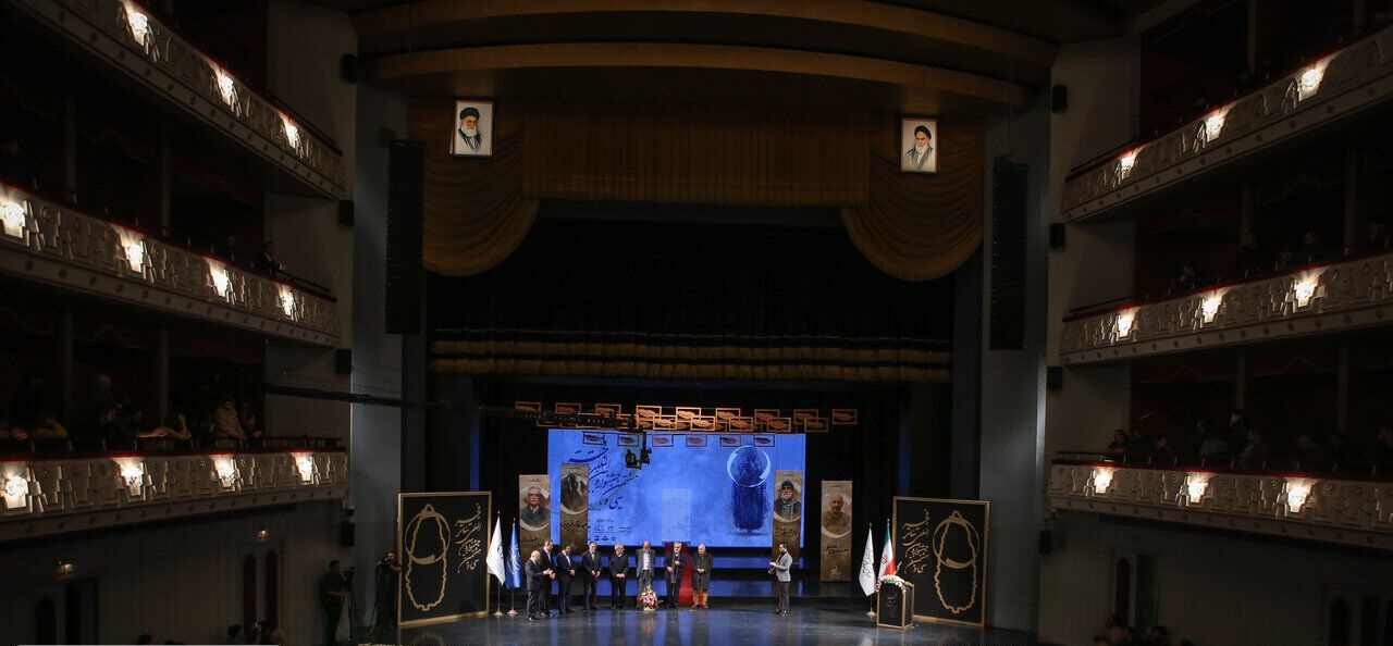 فراخوان سی و یکمین جشنواره تئاتر فجر فارس فراخوان سی و یکمین جشنواره تئاتر فجر فارس