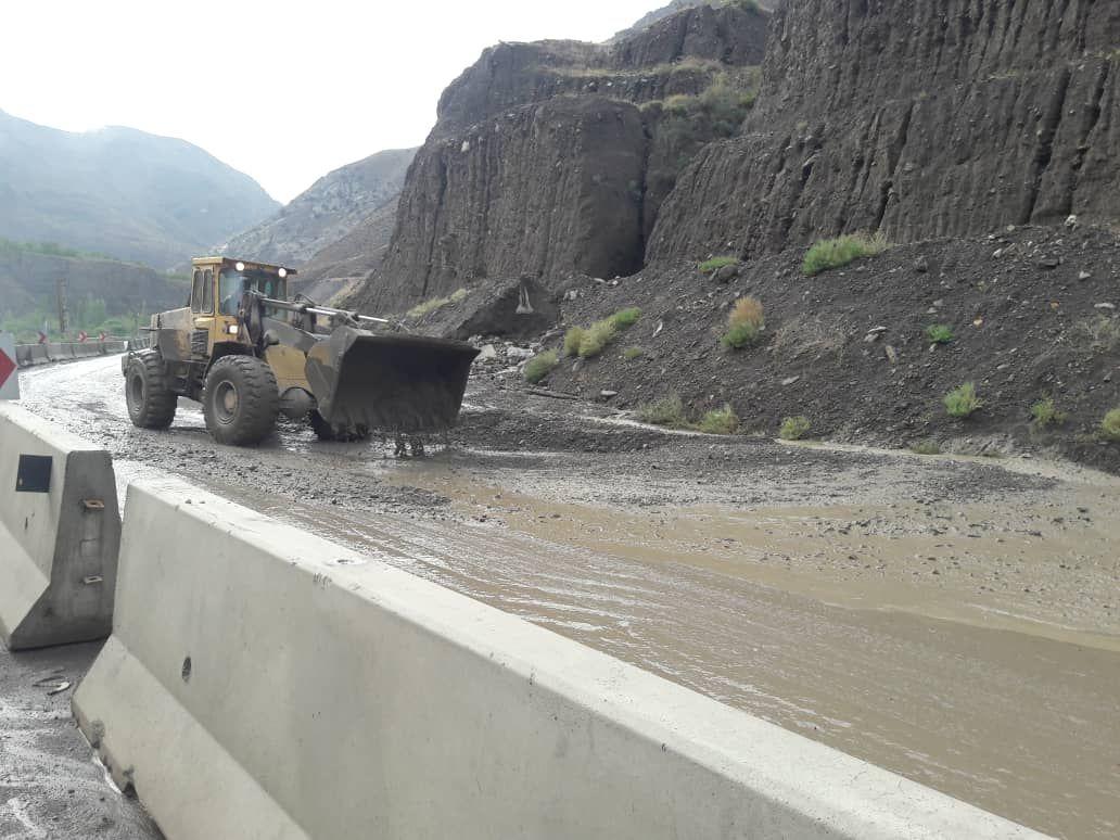 بسته شدن جاده هراز به دلیل ریزش سنگ