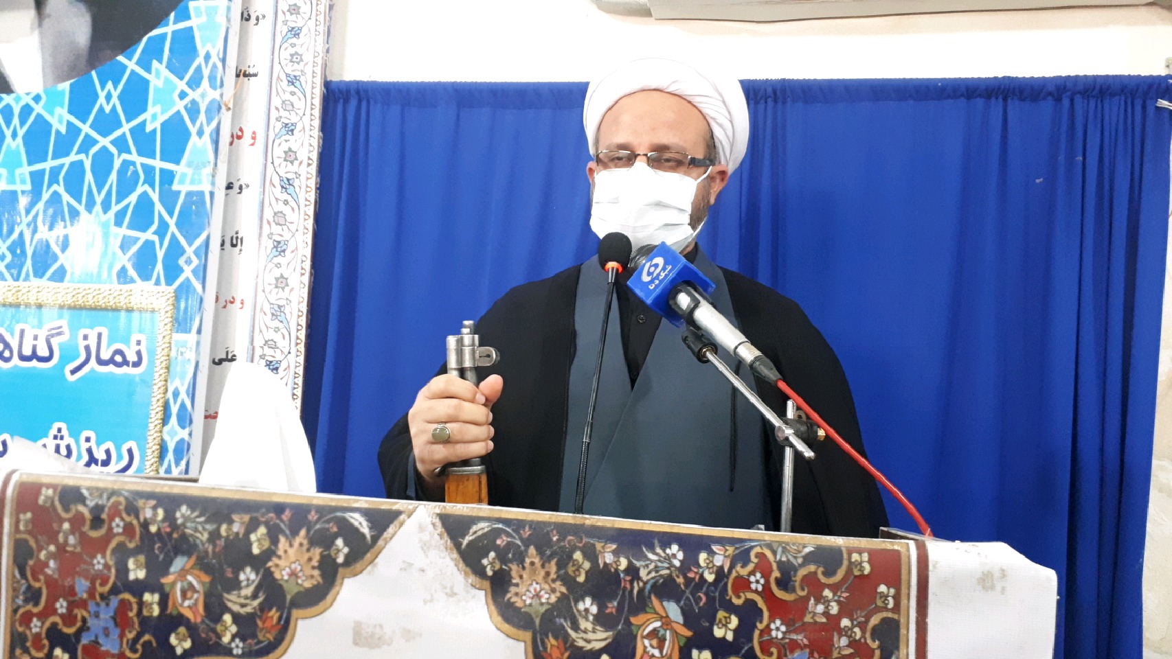 علاج همه مشکلات در داخل کشور است