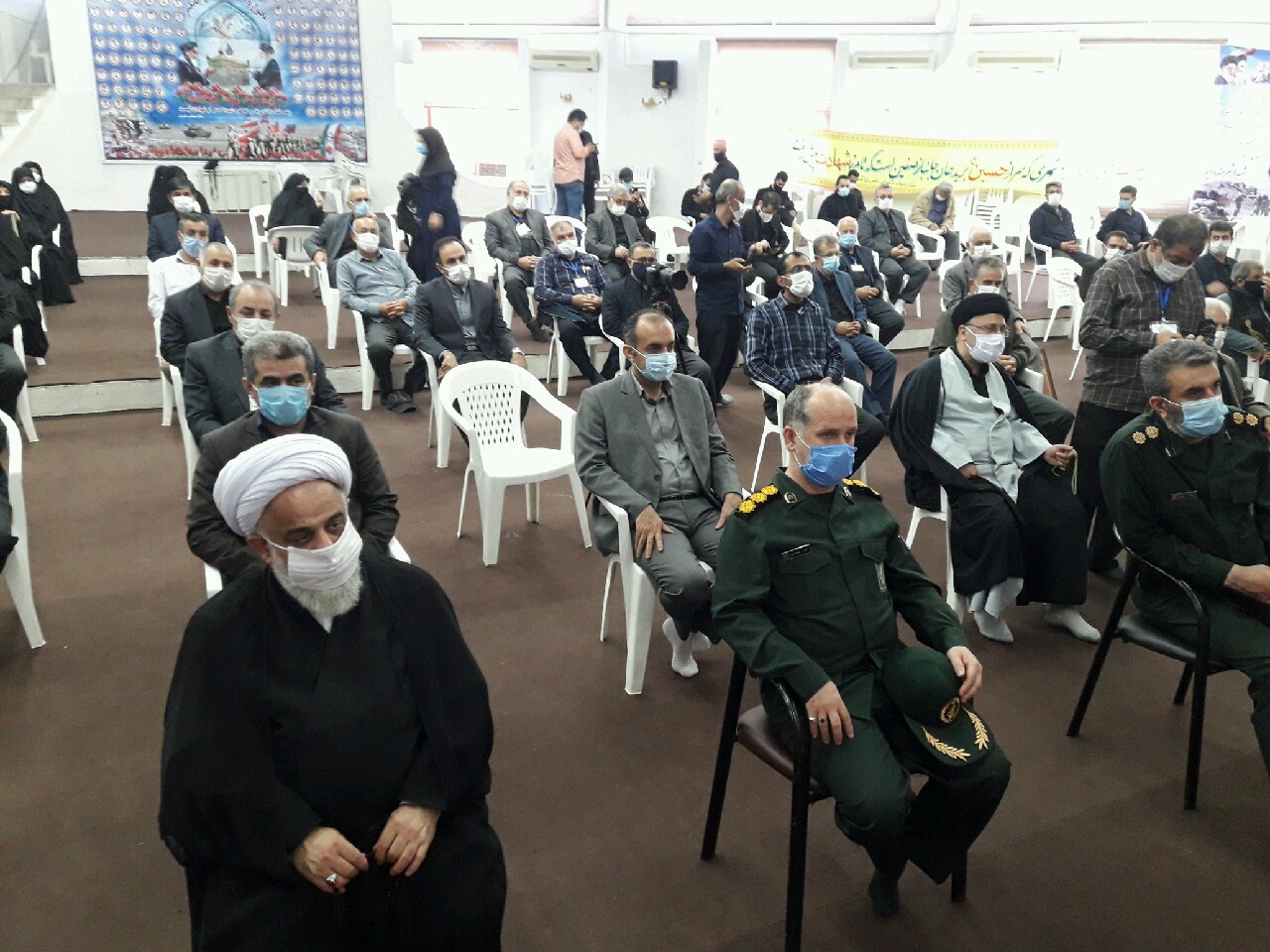 دیدار نماینده ولی فقیه در گیلان با خانواده شهدای چابکسر دیدار نماینده ولی فقیه در گیلان با خانواده شهدای چابکسر