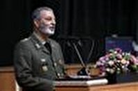 قدردانی فرمانده کل ارتش از مولفان مجموعه پنج جلدی روایت های ماندگار دفاع مقدس ارتش قدردانی فرمانده کل ارتش از مولفان مجموعه پنج جلدی روایت های ماندگار دفاع مقدس ارتش