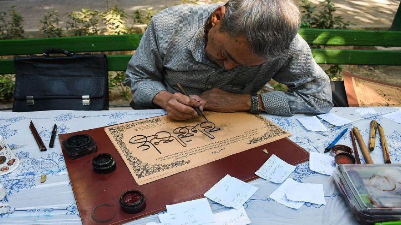 پایتخت خوشنویسی ایران، نگارخانه تخصصی خوشنویسی ندارد