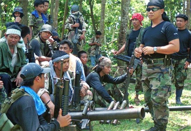 کشته شدن هفت تن از اعضای گروه ابوسیاف در فیلیپین کشته شدن هفت تن از اعضای گروه ابوسیاف در فیلیپین