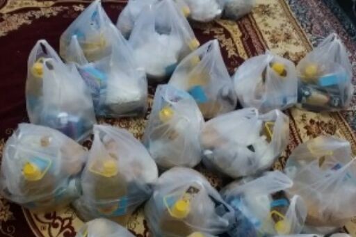 توزیع بسته های معیشتی و لوازم التحریر میان نیازمندان