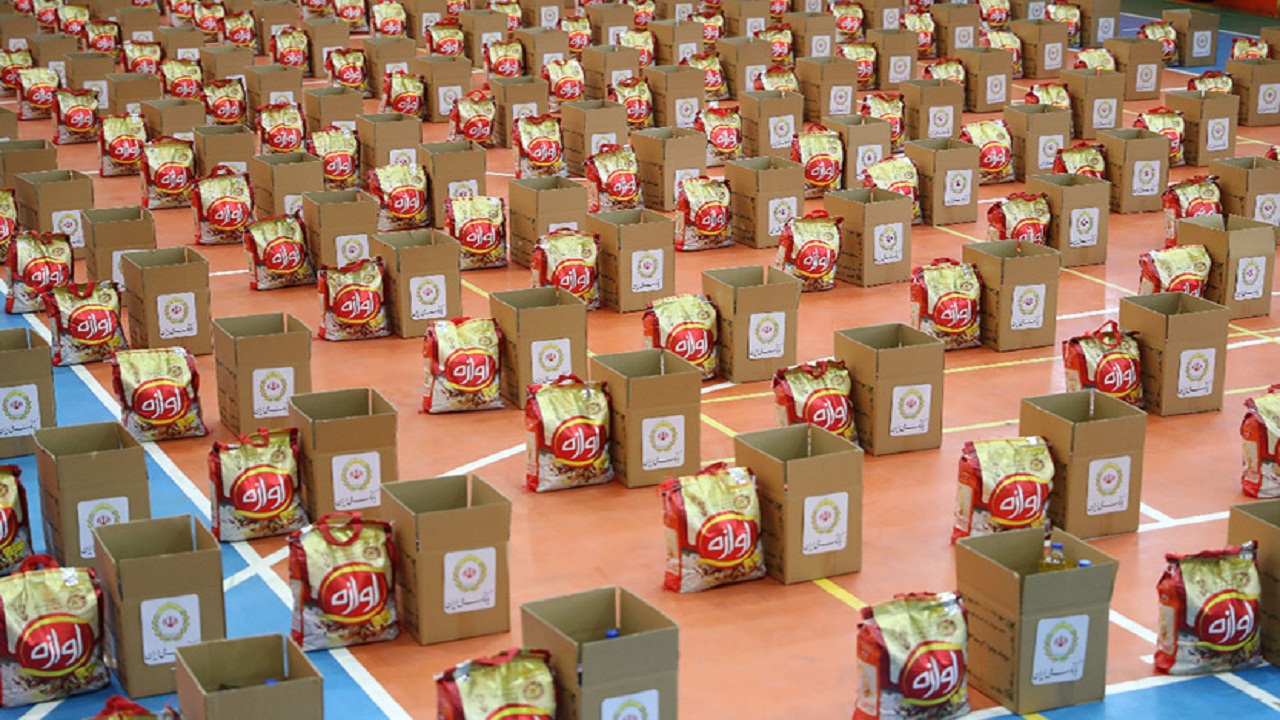 اهداء هزار و ۴۵۲ بسته معیشتی به نیازمندان استان سمنان اهداء هزار و ۴۵۲ بسته معیشتی به نیازمندان استان سمنان