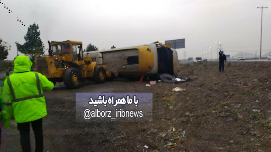 واژگونی اتوبوس در اتوبان کرج قزوین واژگونی اتوبوس در اتوبان کرج قزوین