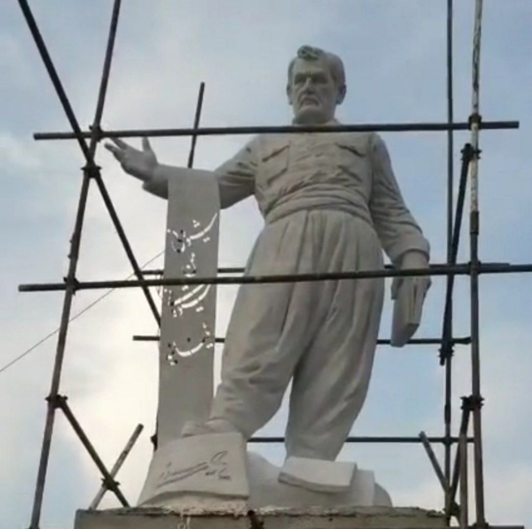 رونمایی از پیکره ماموستا هێمن در پیرانشهر