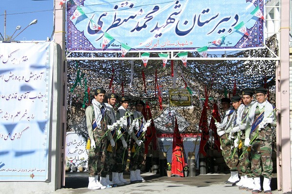 دبیرستانی که شهیدستان شد دبیرستانی که شهیدستان شد