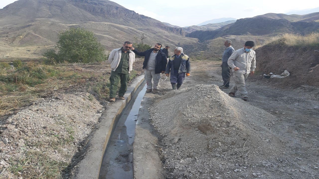 احداث کانال آب کشاورزی در روستای جیردوزان احداث کانال آب کشاورزی در روستای جیردوزان