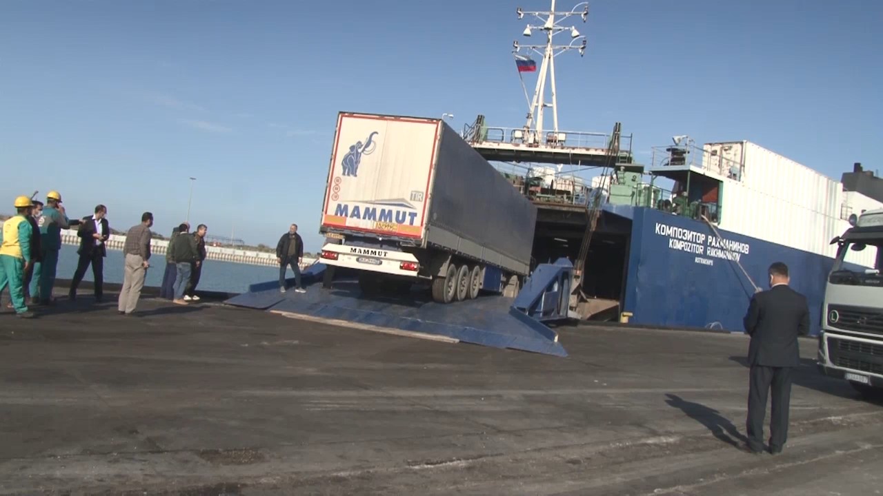 صادرات بار با کشتی رورو کامیونی در بندر امیرآباد