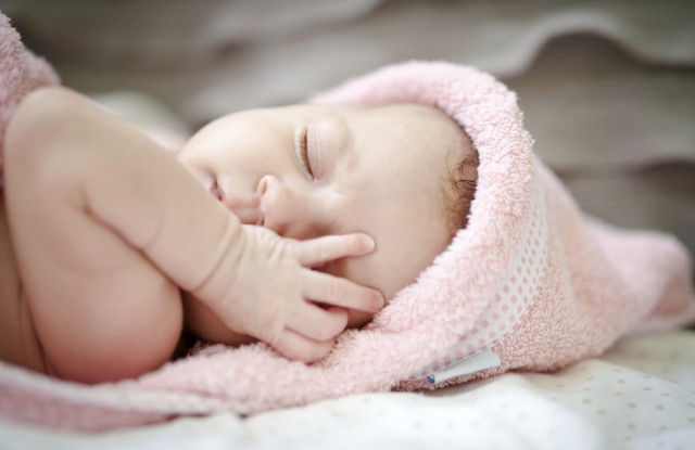 خواباندن نوزاد با ۹ راهکار ساده و نتیجه‌بخش