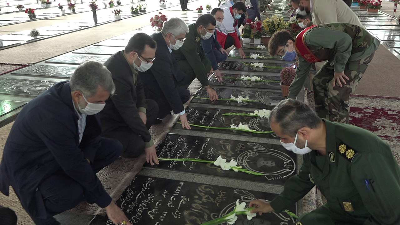 دیدار مسئولان از خانواده شهیدان یوسفی دیدار مسئولان از خانواده شهیدان یوسفی