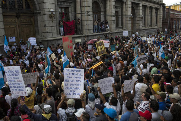 تظاهرات برای کناره گیری رئیس جمهوری گواتمالا