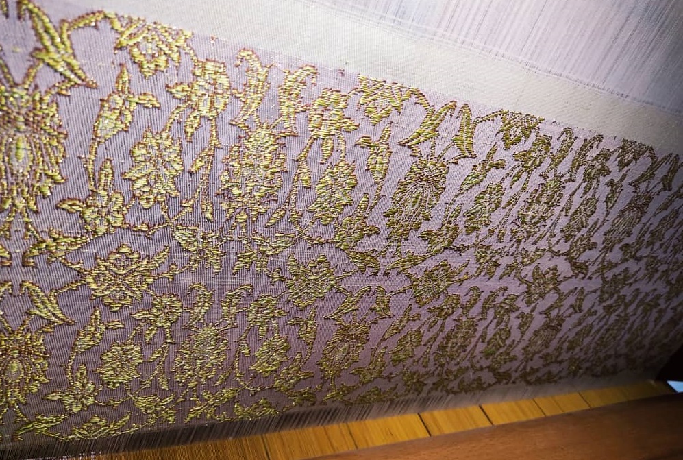 بافت نخستین پارچه زربفت خراسان در روستای ملی ابریشمکشی  بافت نخستین پارچه زربفت خراسان در روستای ملی ابریشمکشی