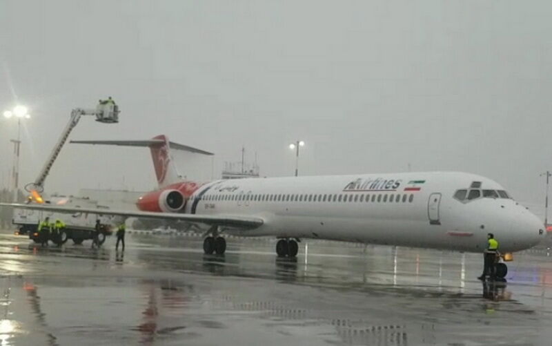 فرود اضطراری هواپیمای مسافربری در فرودگاه شیراز