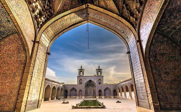 مسجد وکیل، یادگاری از کریم خان زند