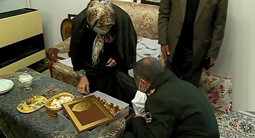 دیدار معاون آموزش ناجا با خانواده شهیدان بهشتی دیدار معاون آموزش ناجا با خانواده شهیدان بهشتی