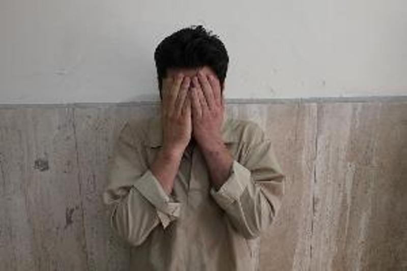 دستگیری سارق سیم برق شبکه هوایی 