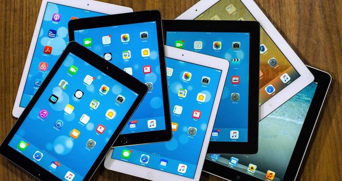 اهدای ۱۷۲ دستگاه تبلت به دانش آموزان شهر قزوین