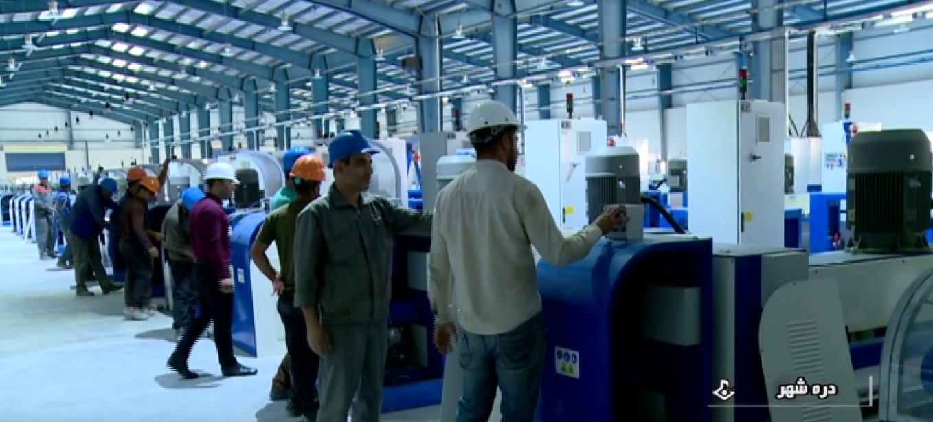 چراغ قرمز کارخانه های لاستیک سازی به استیل کرد تولید داخل چراغ قرمز کارخانه های لاستیک سازی به استیل کرد تولید داخل