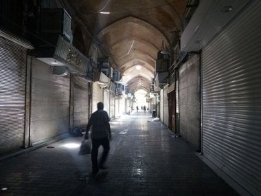 کاسبان کمتر کرکرهها را بالا زدند و رانندگان هم ترددشان کم کاسبان کمتر کرکرهها را بالا زدند و رانندگان هم ترددشان کم