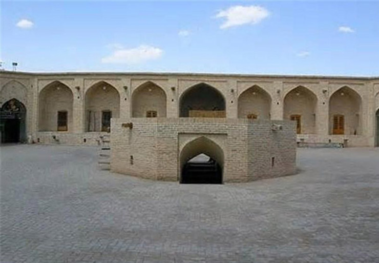 دربهای کاروانسرای تاریخی فریمان ساخته شد دربهای کاروانسرای تاریخی فریمان ساخته شد