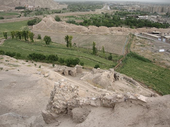 قلعه باستانی در کنار بزرگراه امام علی (ع) تهران