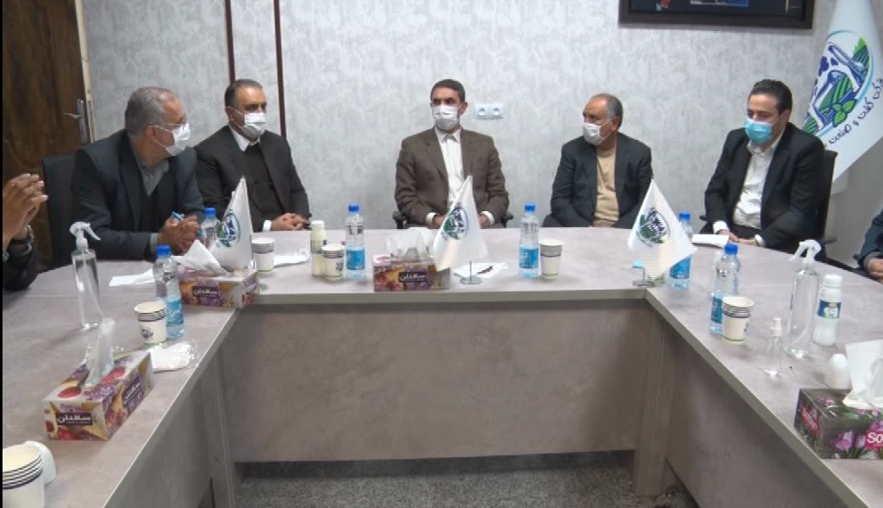 بررسی مشکلات یکی از بزرگترین مجتمع های دامداری کشور در زرندیه