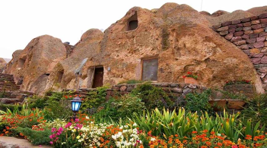 شگفت انگیزترین روستای صخرهای جهان شگفت انگیزترین روستای صخرهای جهان