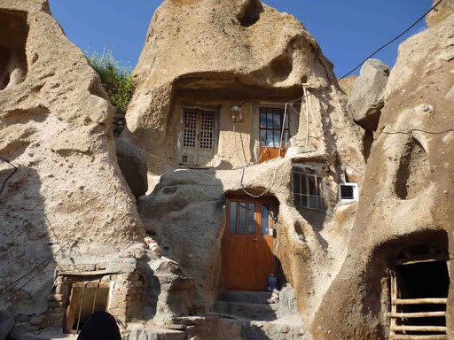 شگفت انگیزترین روستای صخرهای جهان شگفت انگیزترین روستای صخرهای جهان
